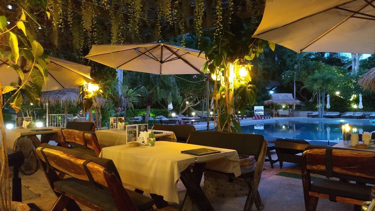 restaurants-lets-hyde-restaurant