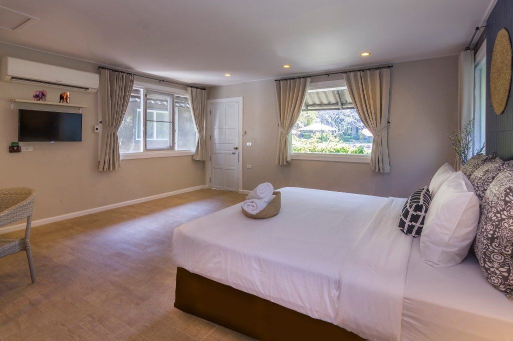 rooms-grand-deluxe-pool-view-villa