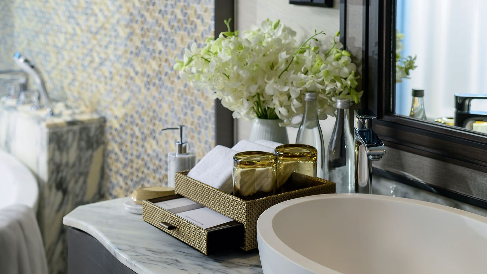 rooms-classic-mountain-view-room