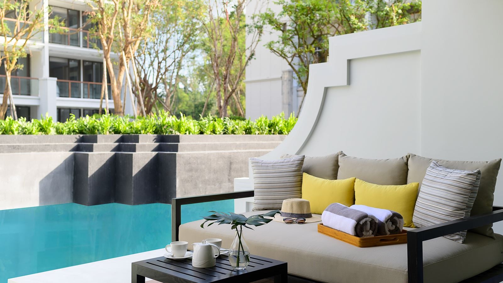 rooms-lagoon-villa-club-lounge-access