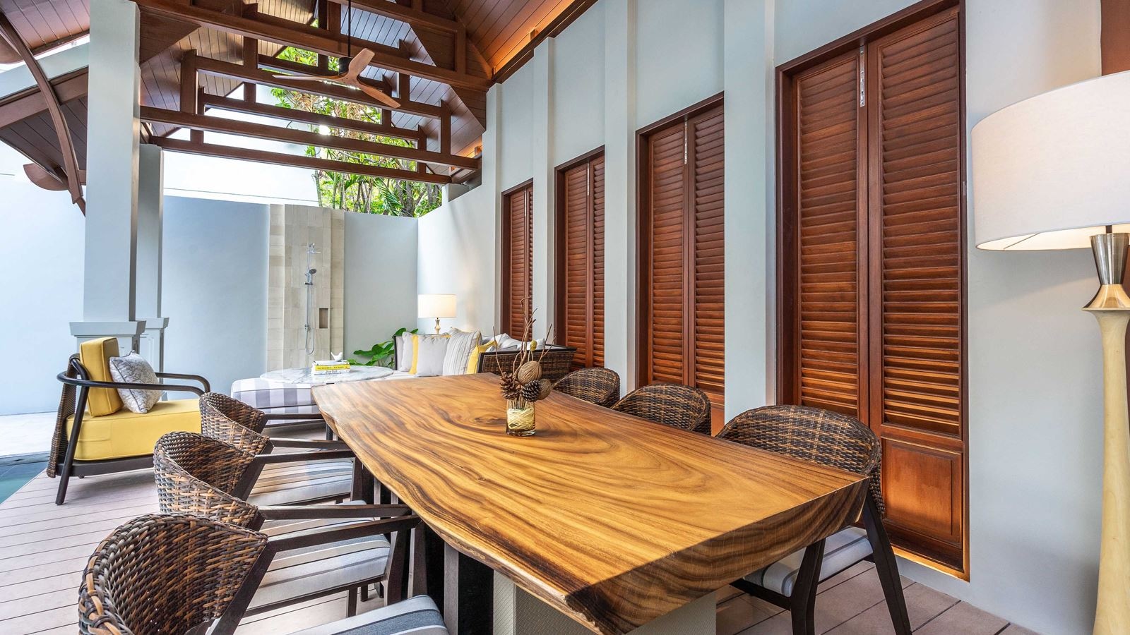 rooms-3-bedroom-villa-club-lounge-access