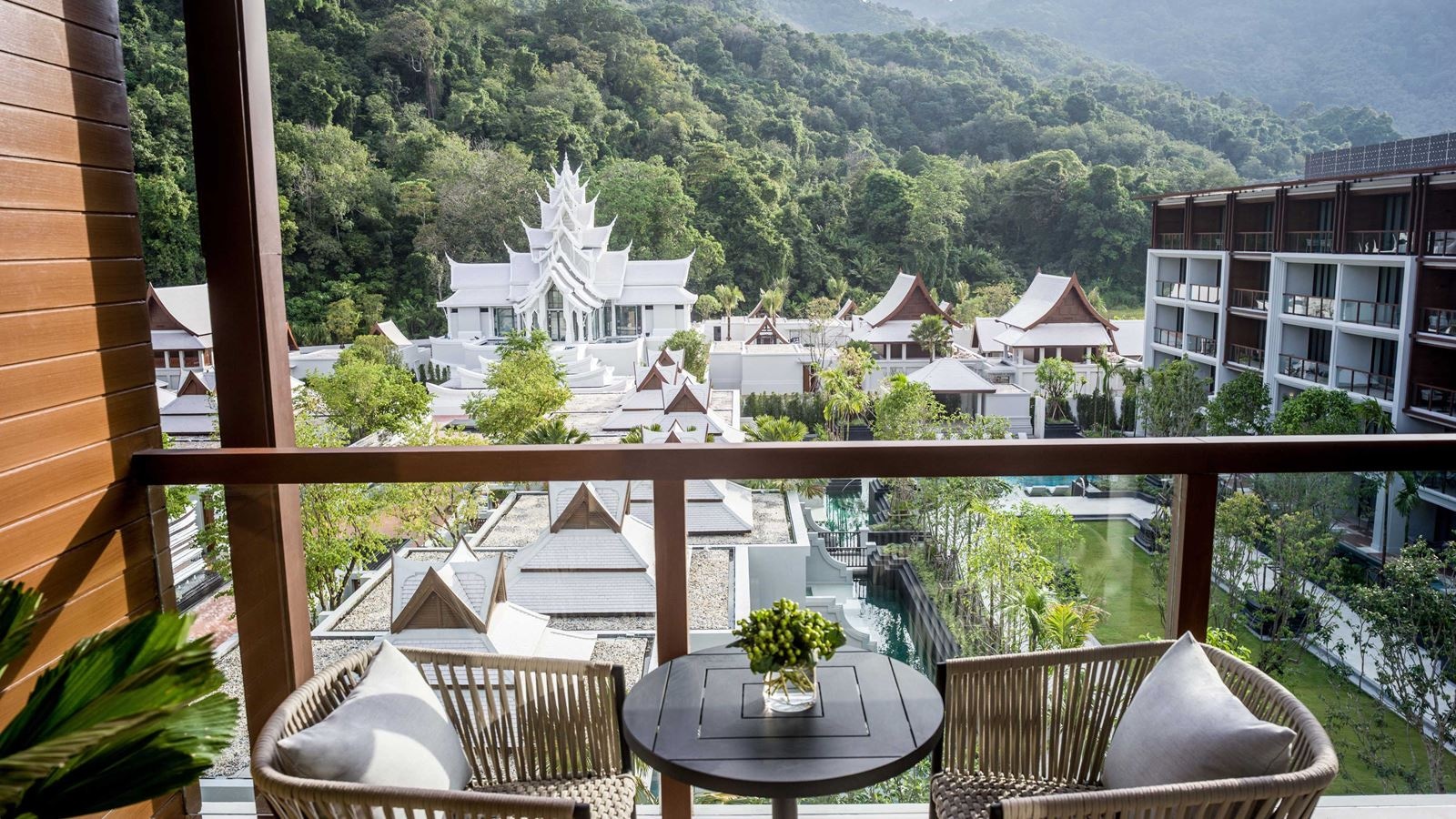 rooms-classic-mountain-view-room