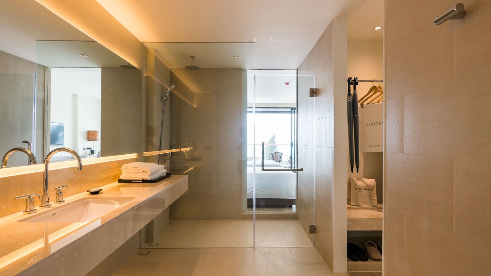 rooms-oceanview-skybath