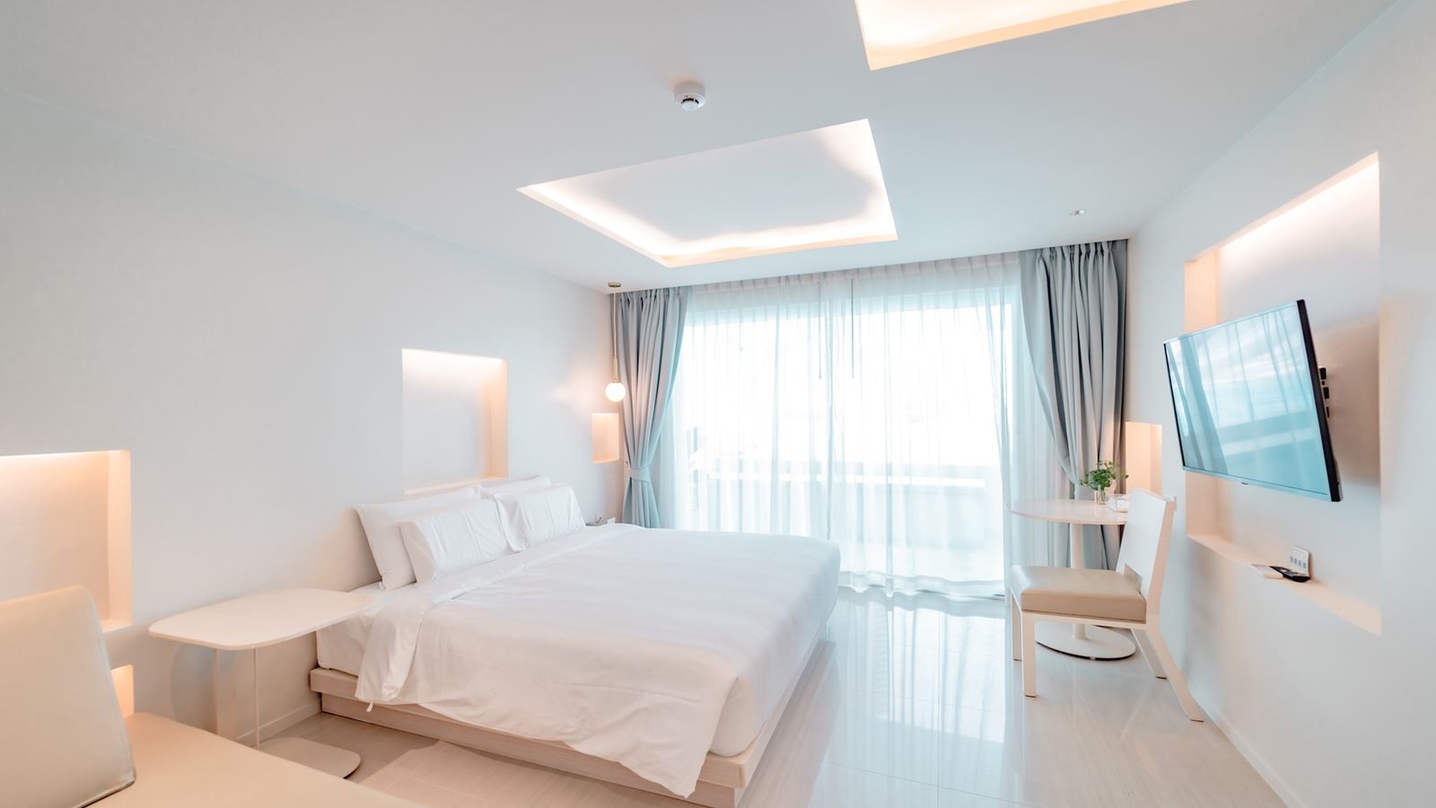 rooms-deluxe-pool-view