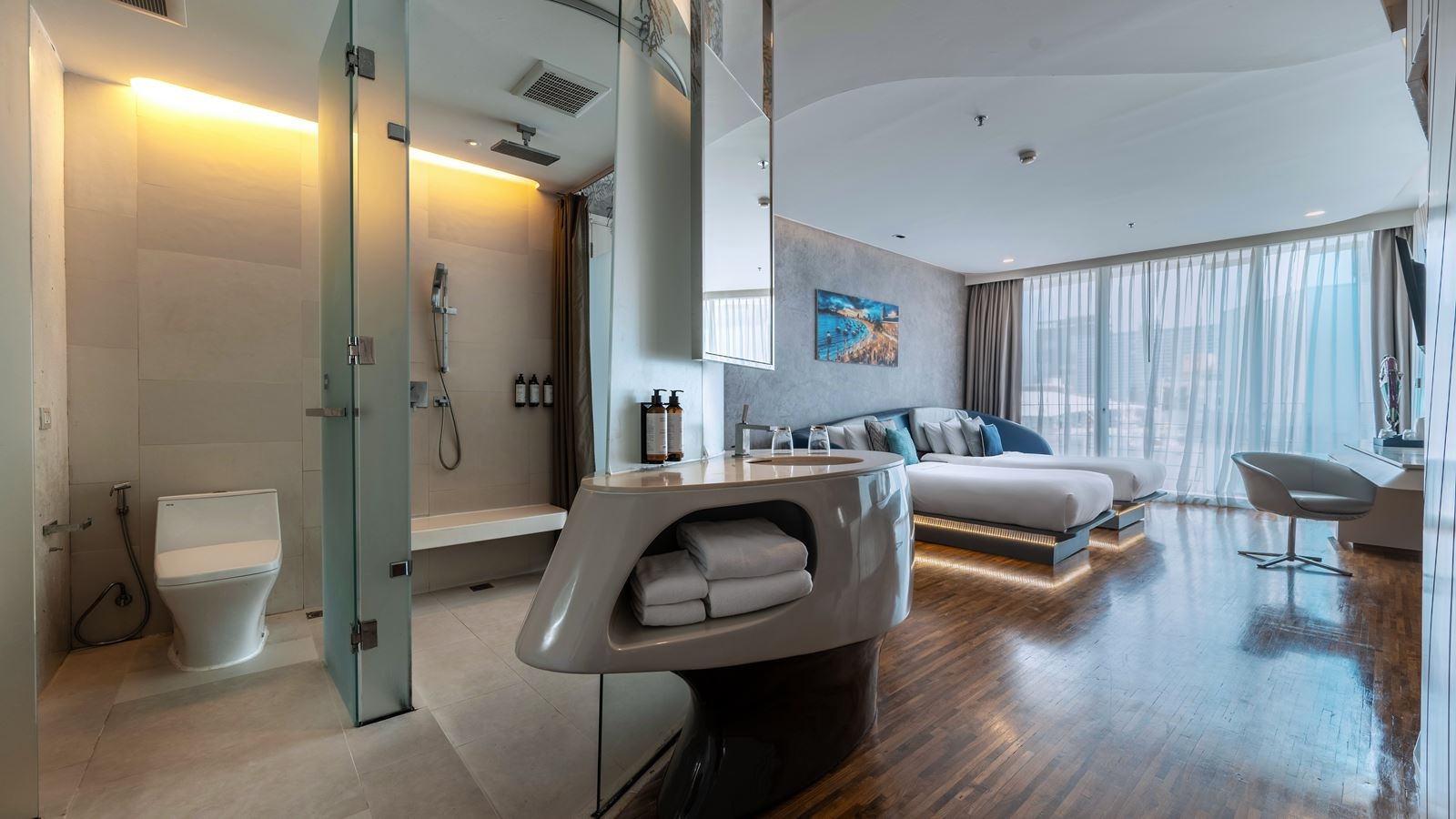 rooms-deluxe-pool-view