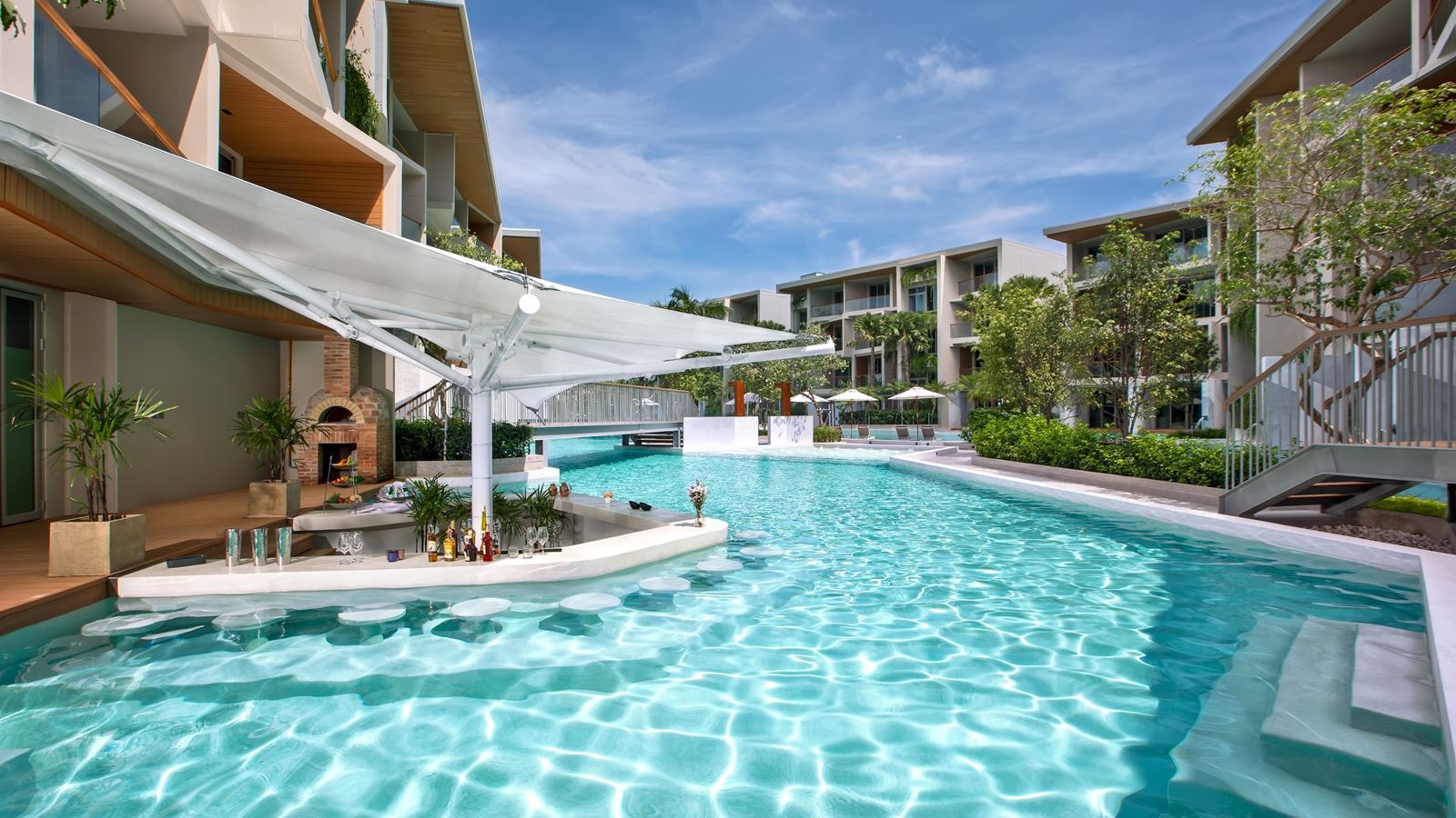 bars-sapphire-pool-bar