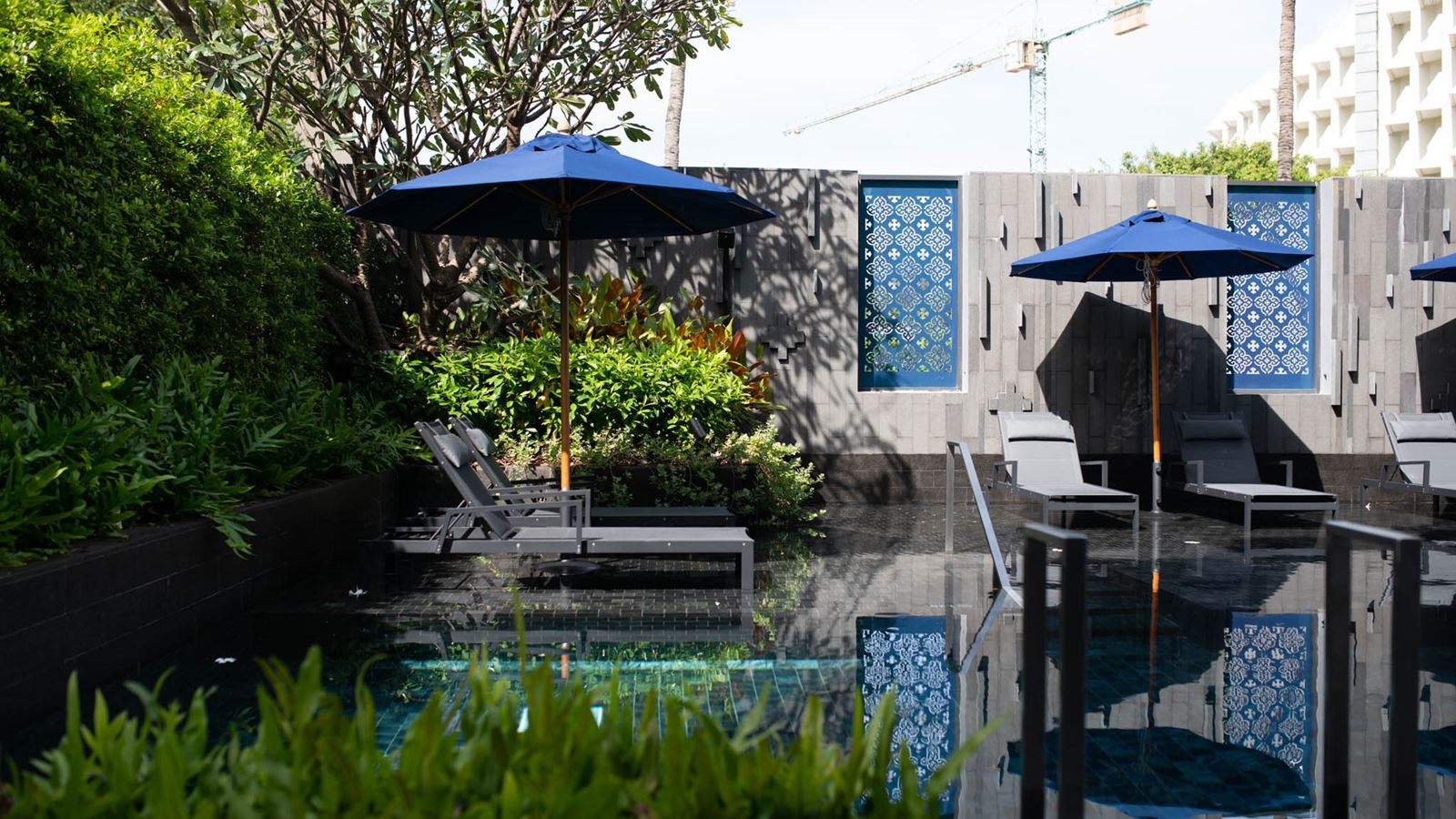 rooms-standard-pool-view