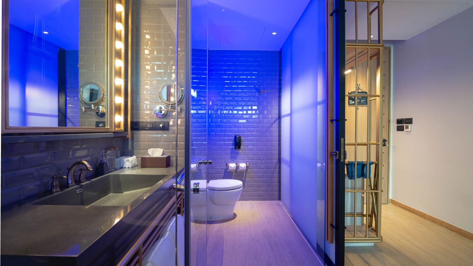 rooms-standard-pool-view