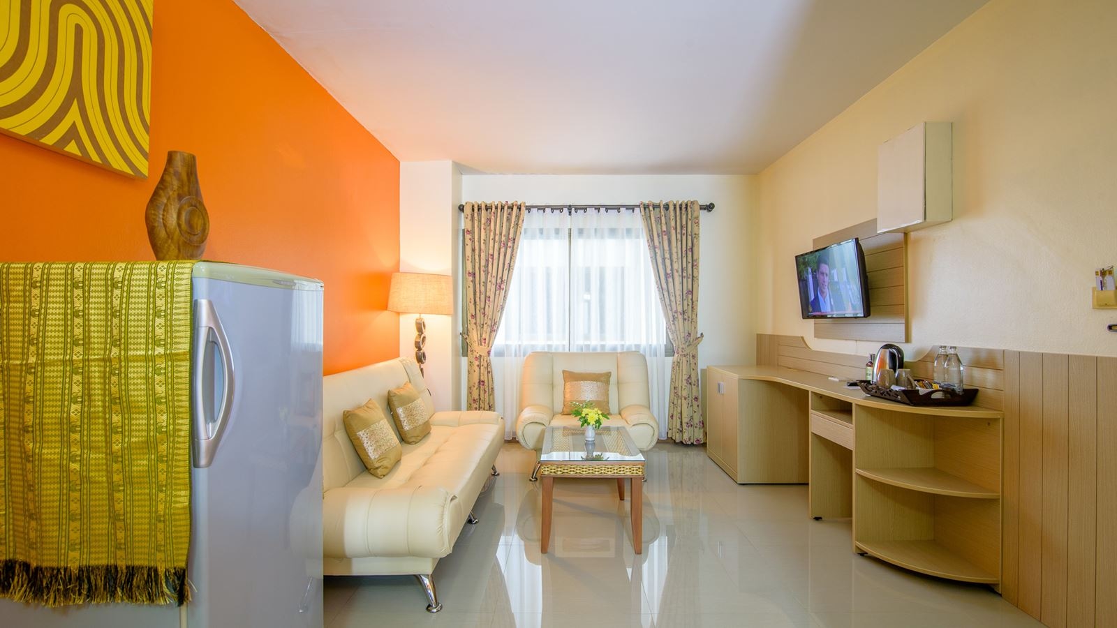 rooms-golden-two-view-suite