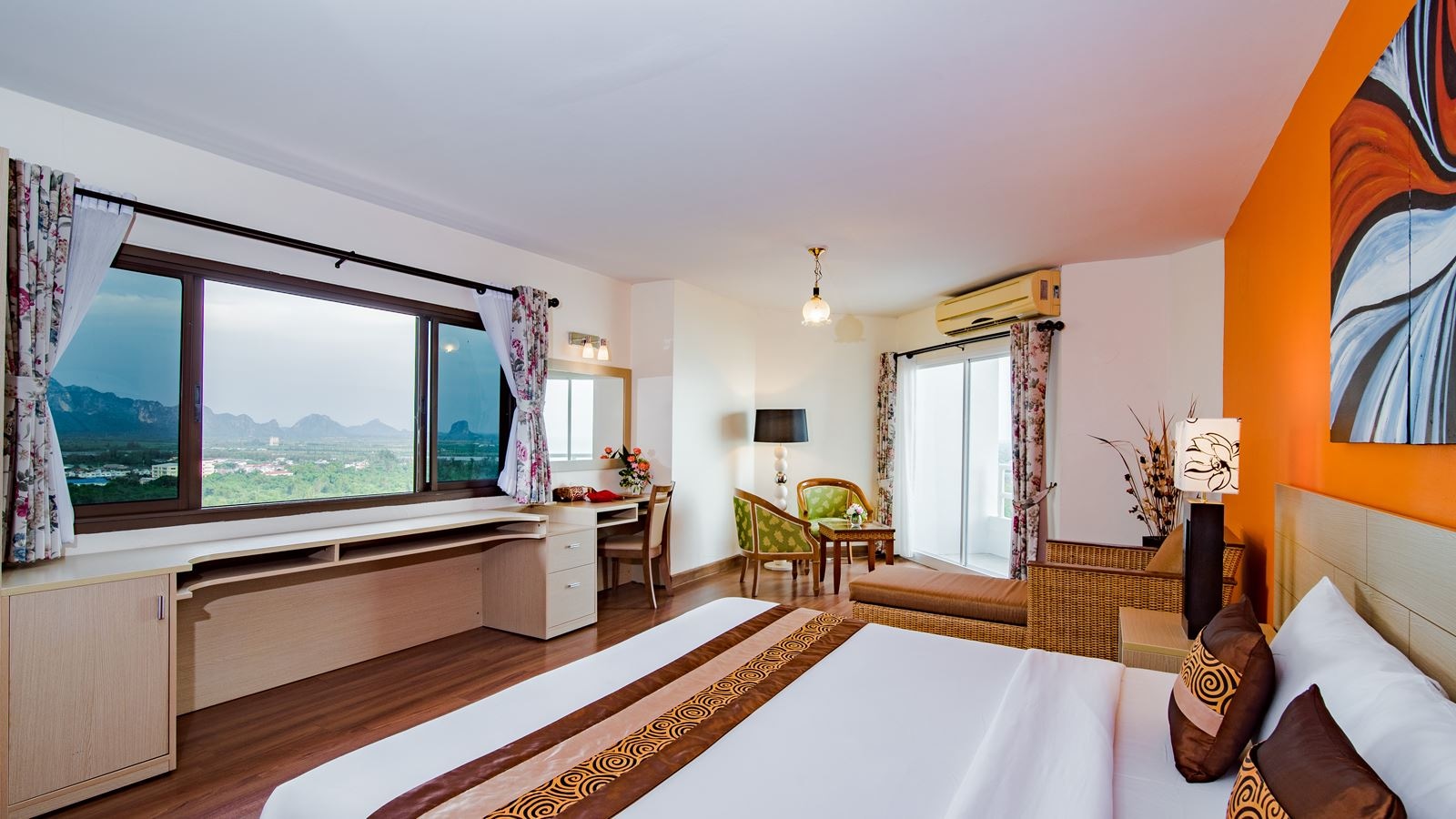 rooms-golden-premier-two-view-suite