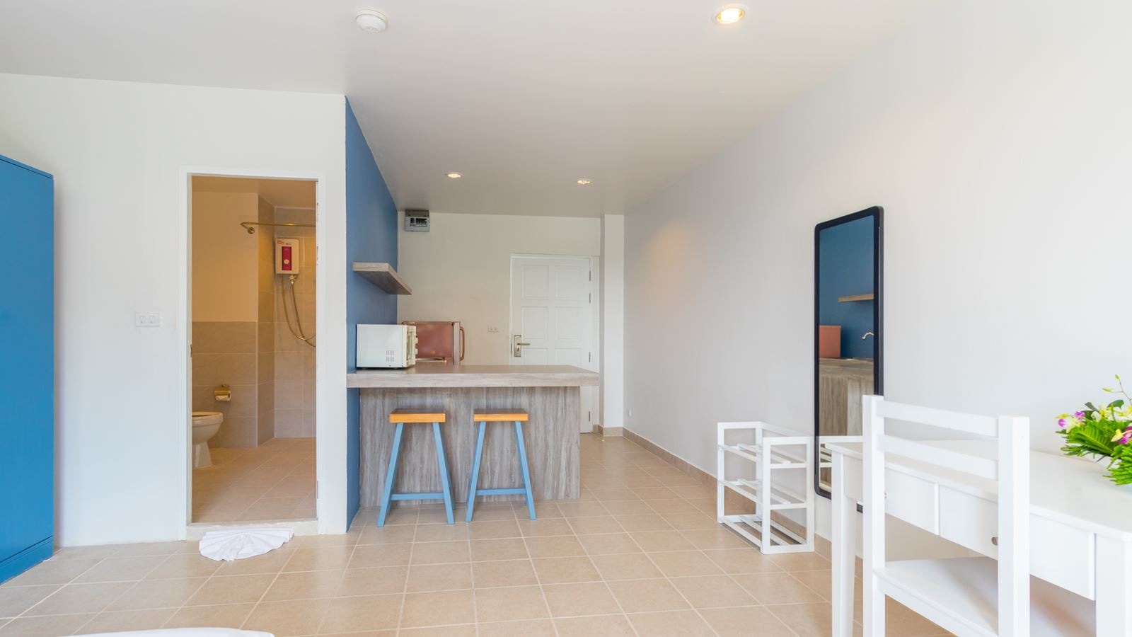 rooms-studio-pool-view