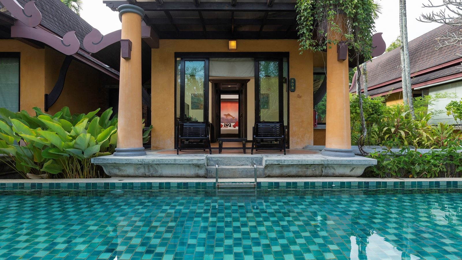 rooms-pool-access-villa