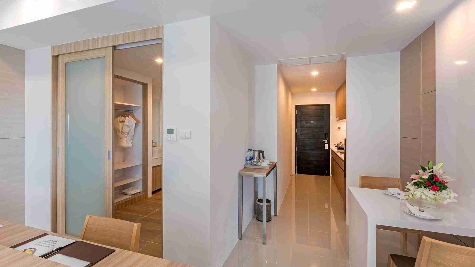 rooms-premier-suite-jacuzzi-seaview