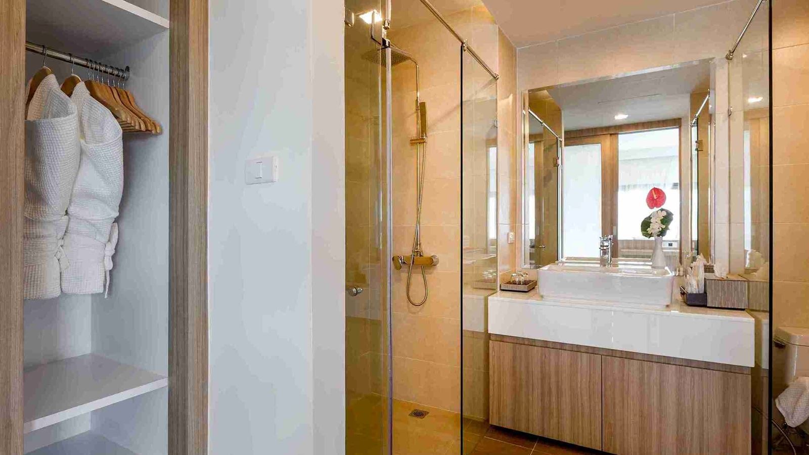 rooms-premier-suite-jacuzzi-seaview