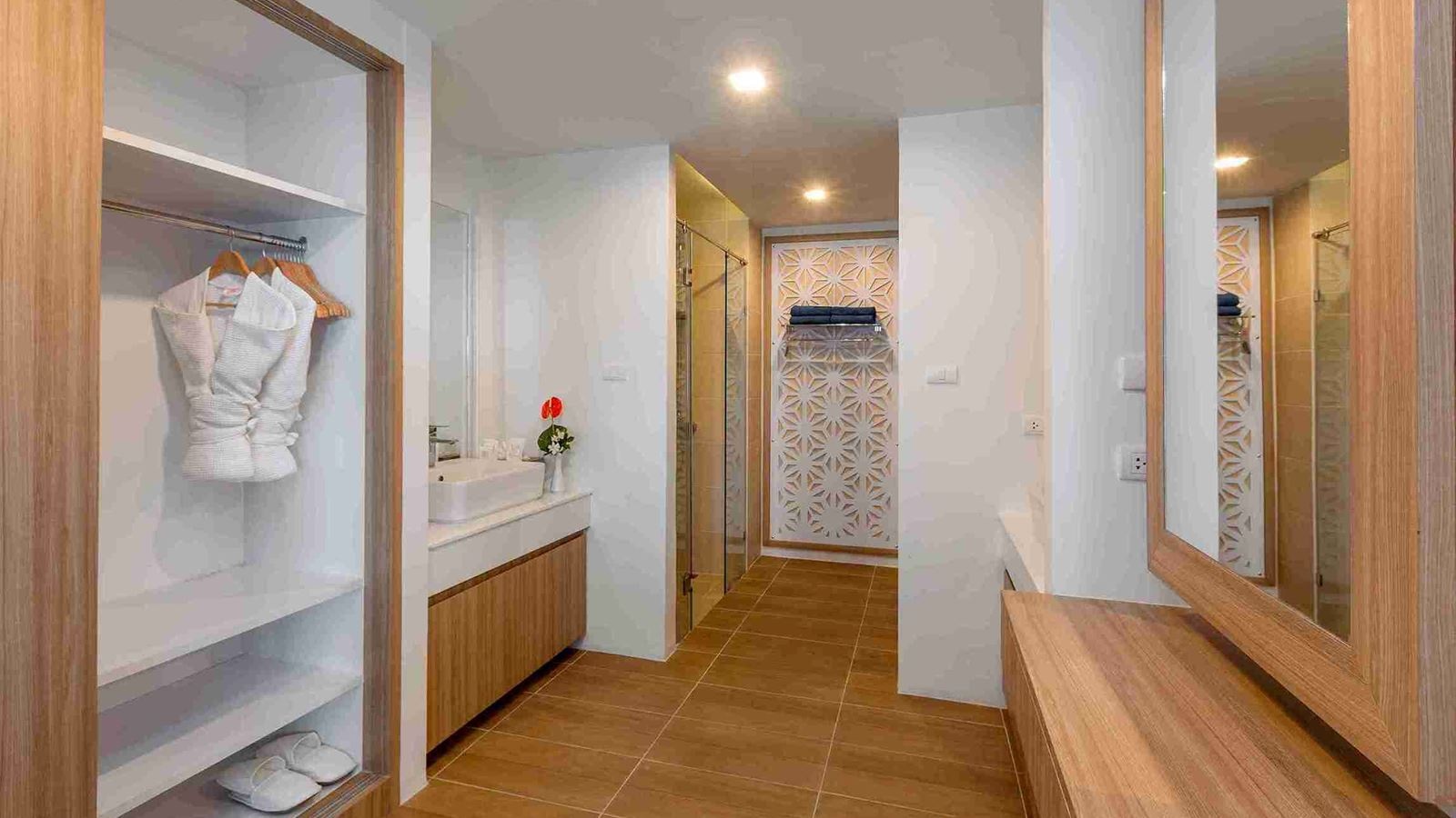 rooms-premier-suite-jacuzzi-seaview