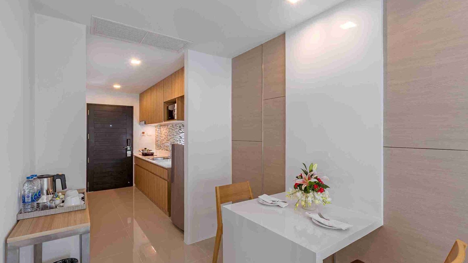 rooms-premier-suite-jacuzzi-seaview