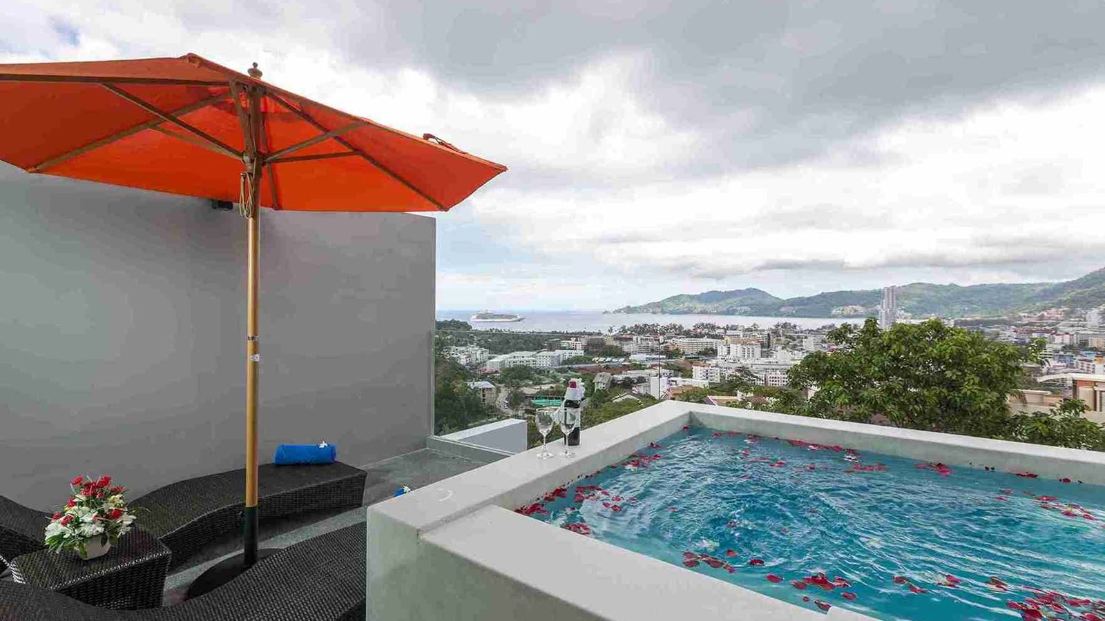rooms-premier-suite-jacuzzi-seaview
