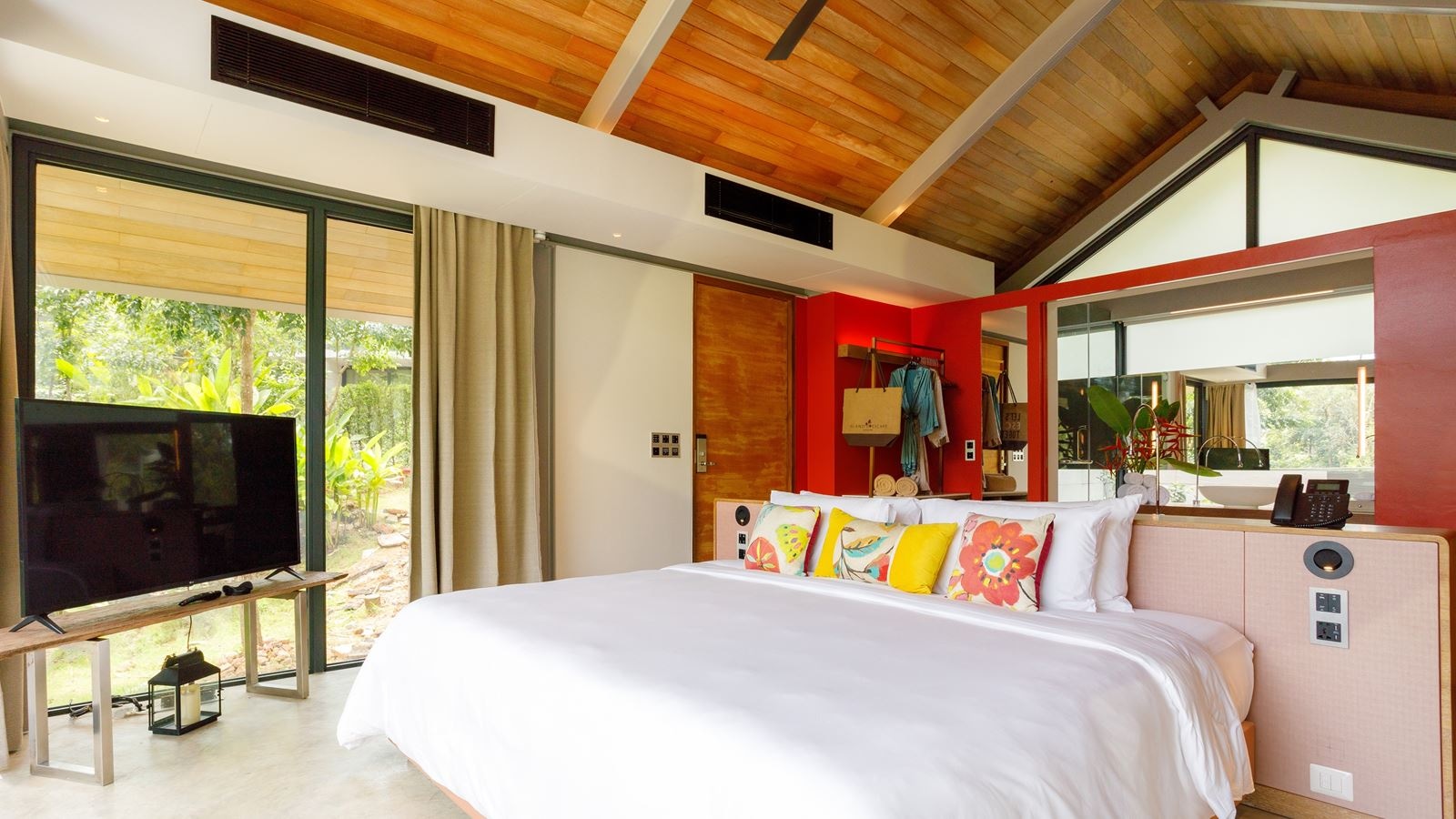rooms-onebedroom-lagoon-villa