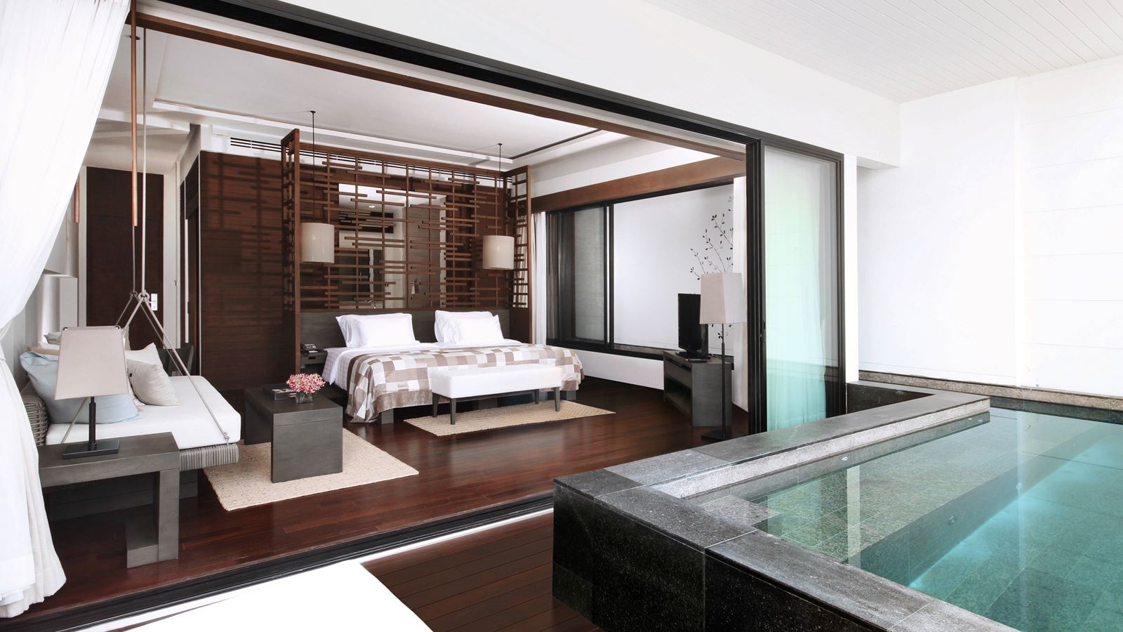 rooms-deluxe-sky-pool-suite