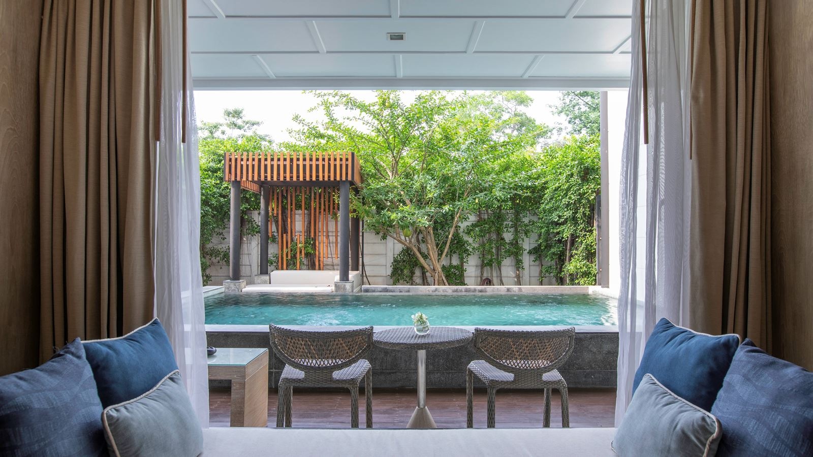 rooms-garden-pool-suite