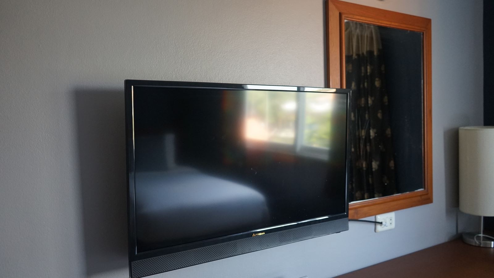 rooms-deluxe-room-pool-view