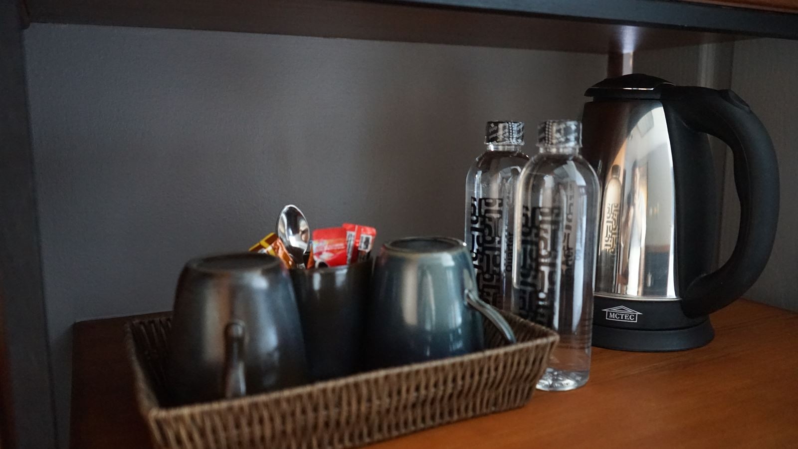 rooms-deluxe-room-pool-view