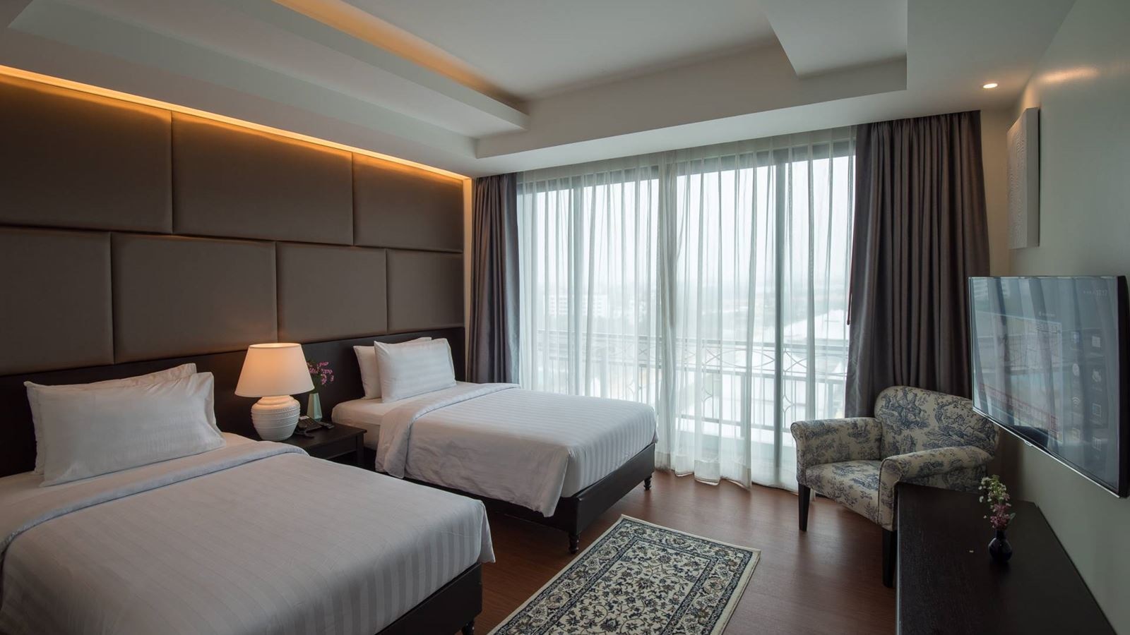 rooms-deluxe-city-view