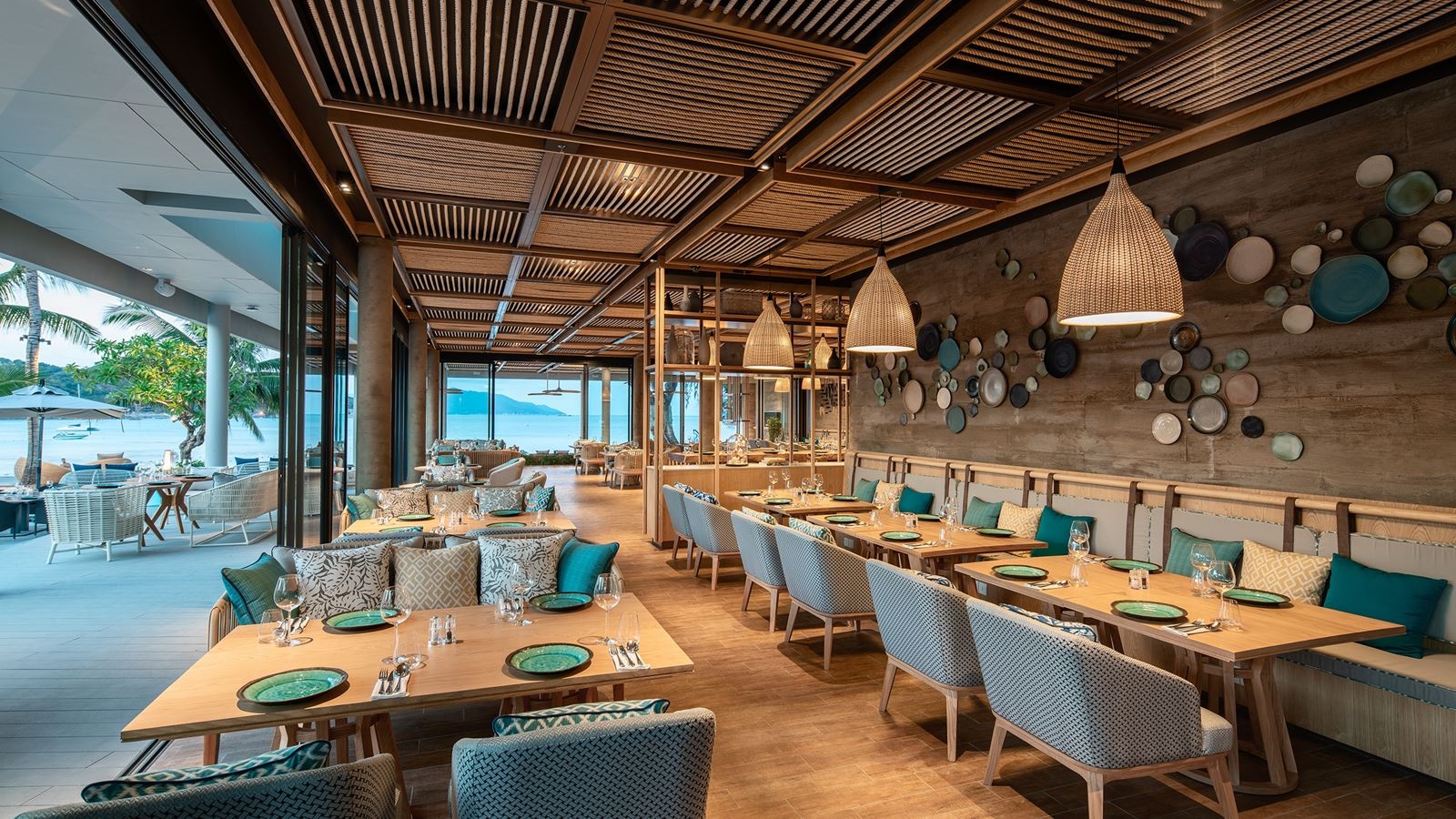 restaurants-the-breeza-beach-restaurant--bar