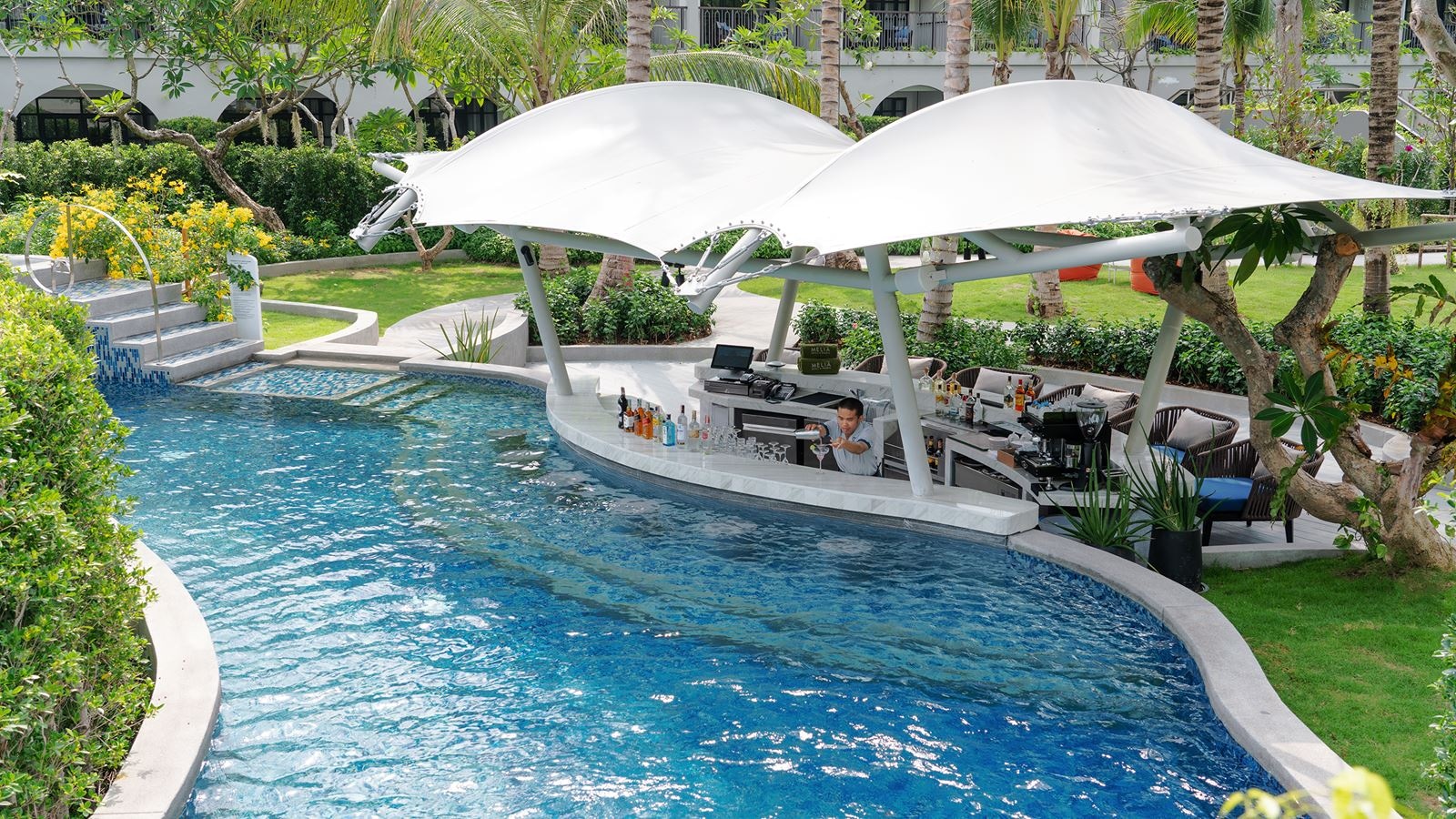 restaurants-pool-bar