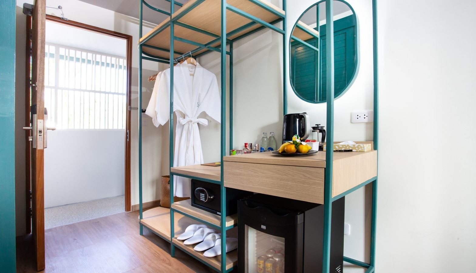 rooms-deluxe-balcony