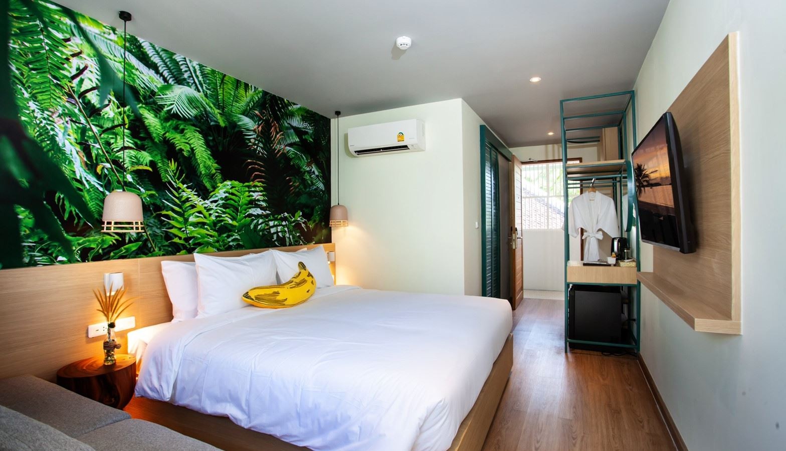 rooms-deluxe-balcony