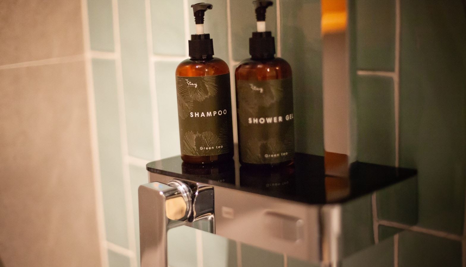 rooms-deluxe-balcony