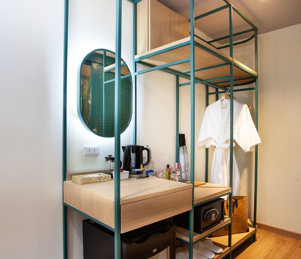 rooms-deluxe-pool-view