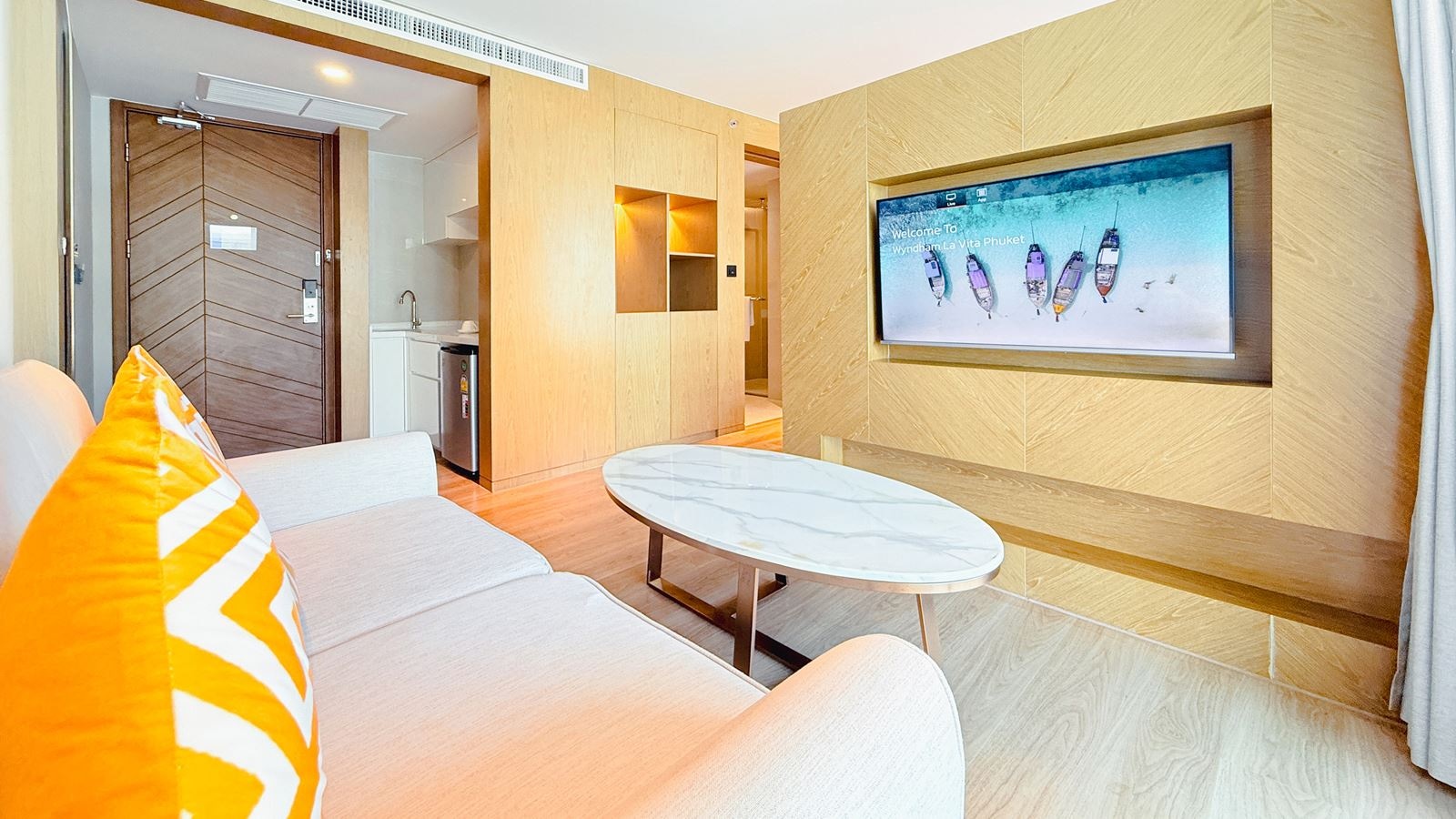 rooms-deluxe-pool-access