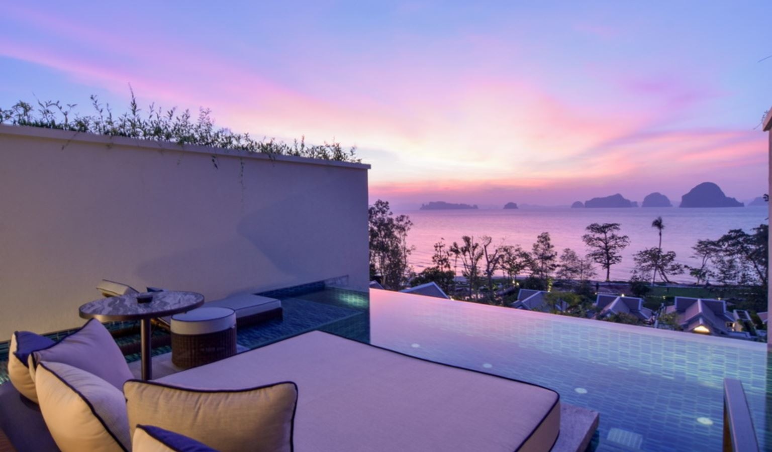 rooms-premium-ocean-pool-suite