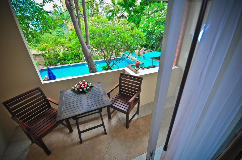 rooms-superior-pool-view