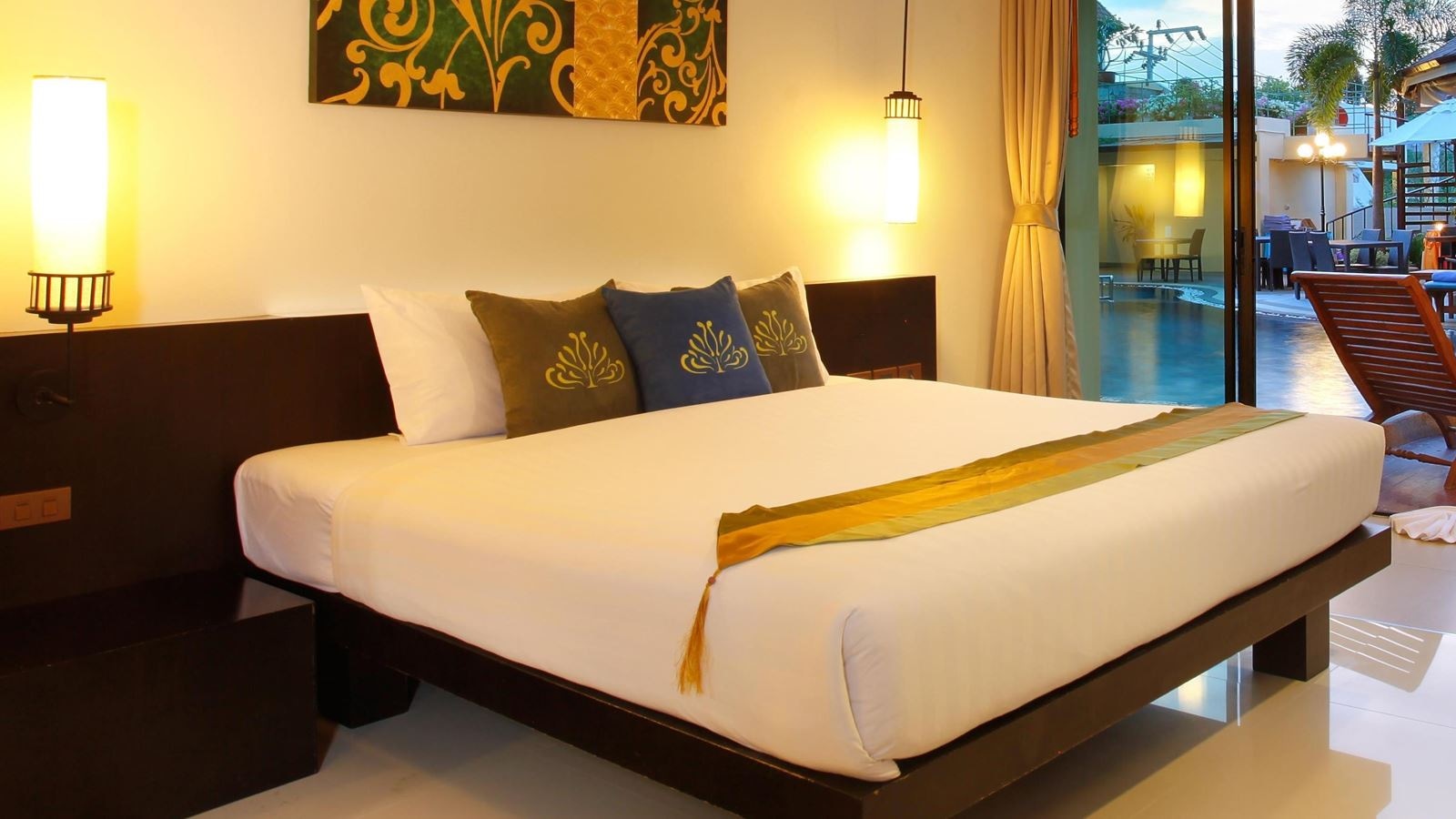 rooms-deluxe-pool-access-room