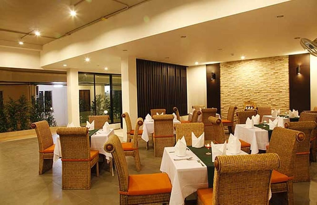 restaurants-poolside-restaurant