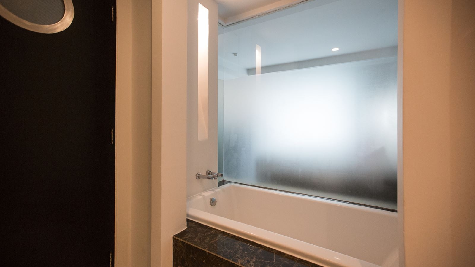 rooms-grand-pool-access