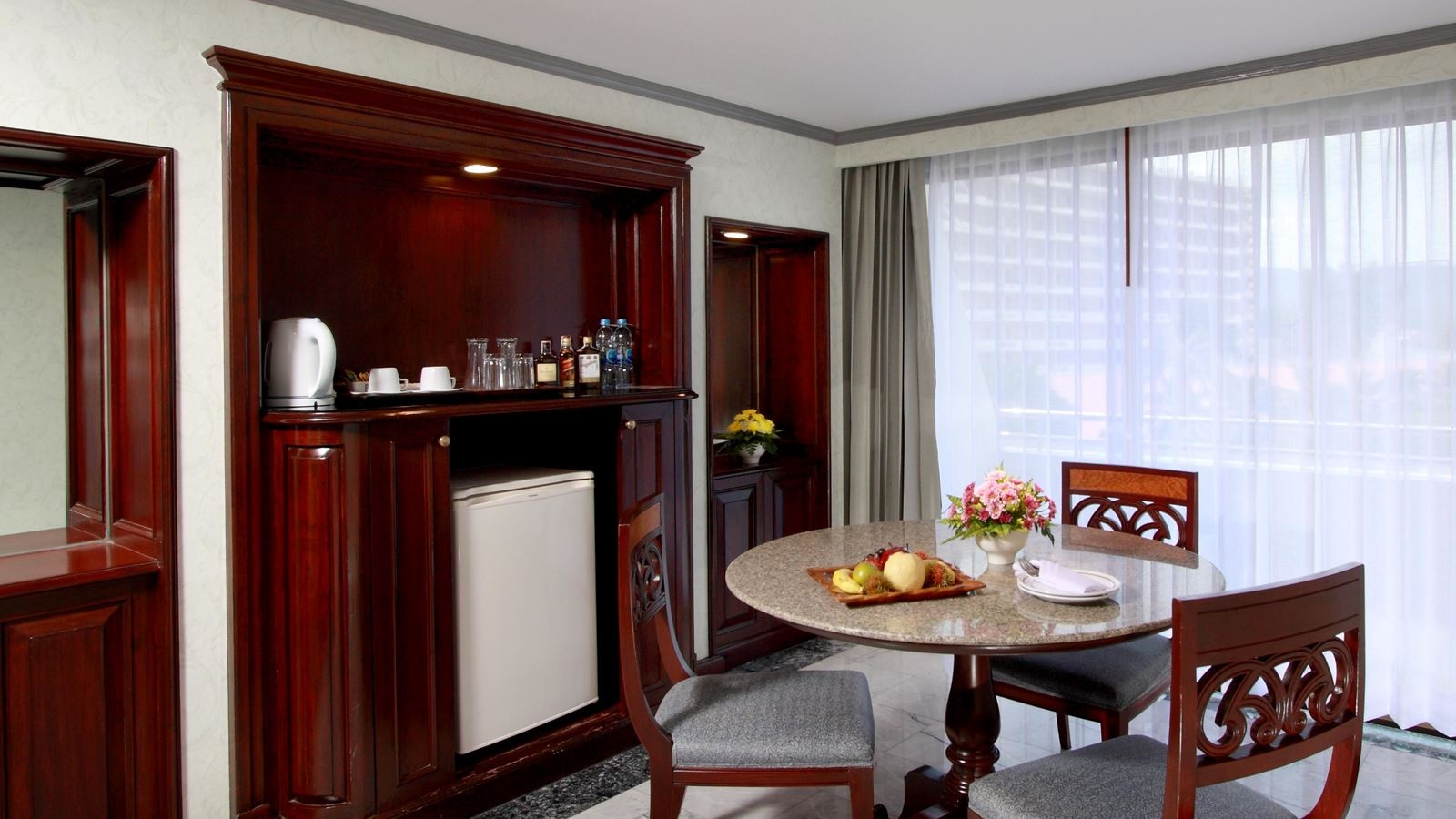 rooms-executive-room