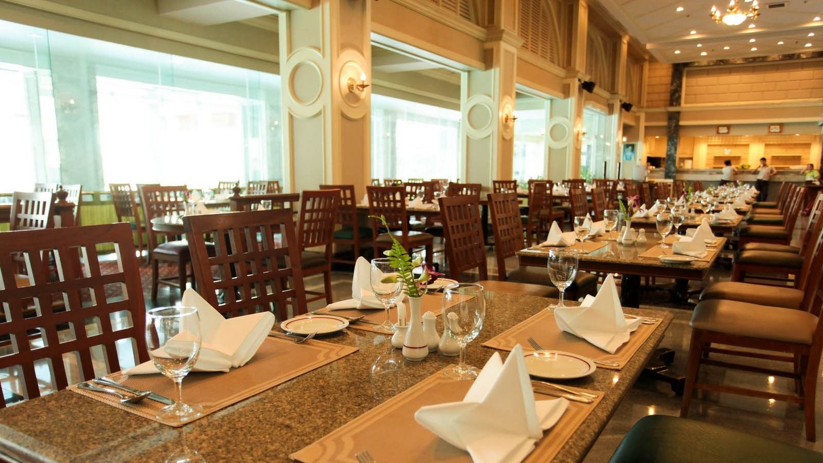 restaurants-the-emerald-coffee-shop