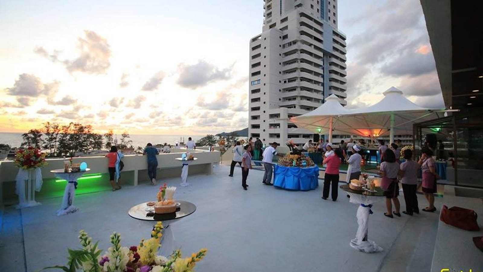 restaurants-roof-top-steak-house