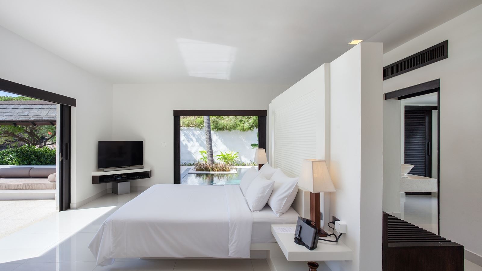 rooms-grand-deluxe-pool-villa-with-partial