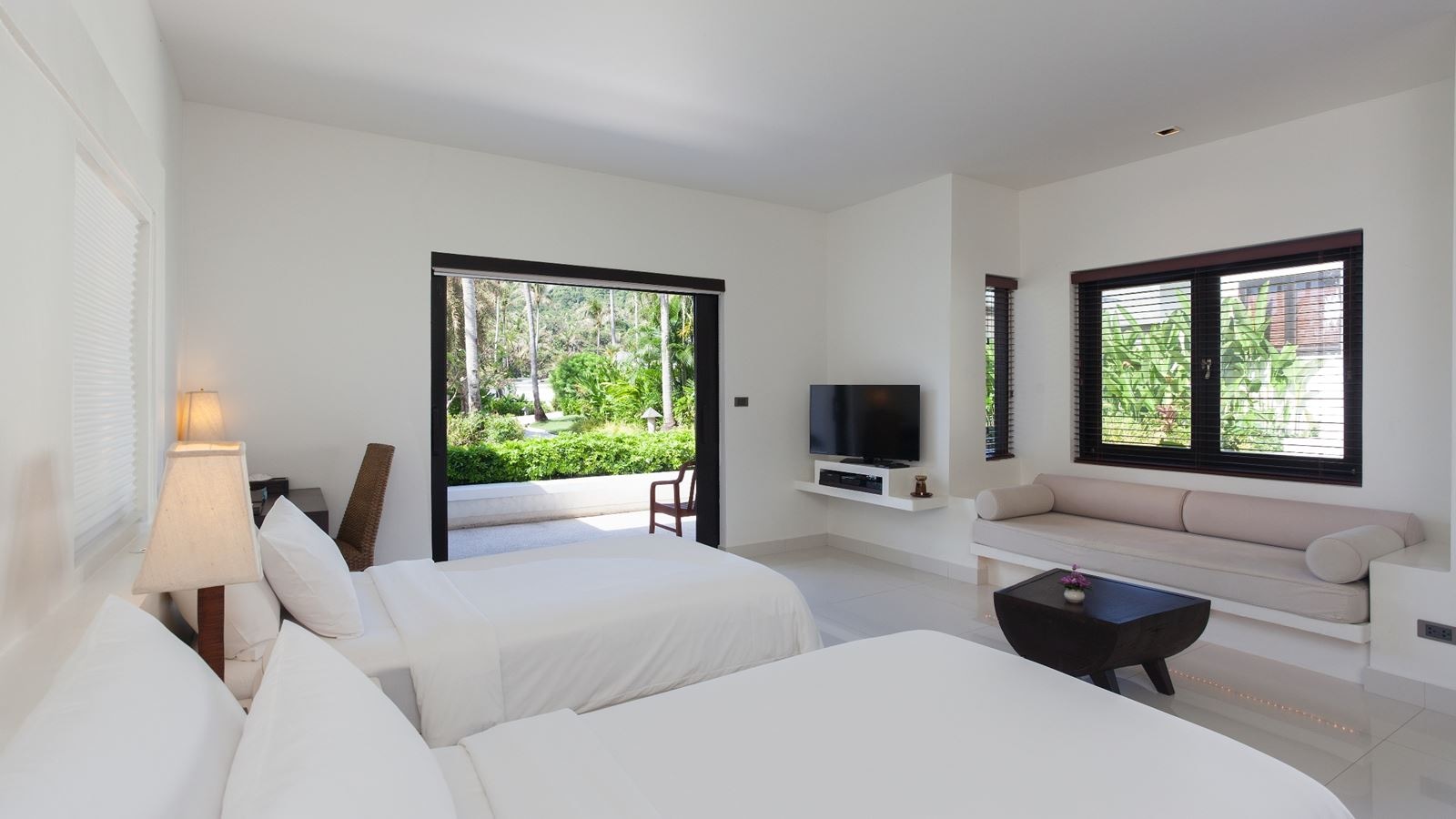 rooms-deluxe-villa-garden-view