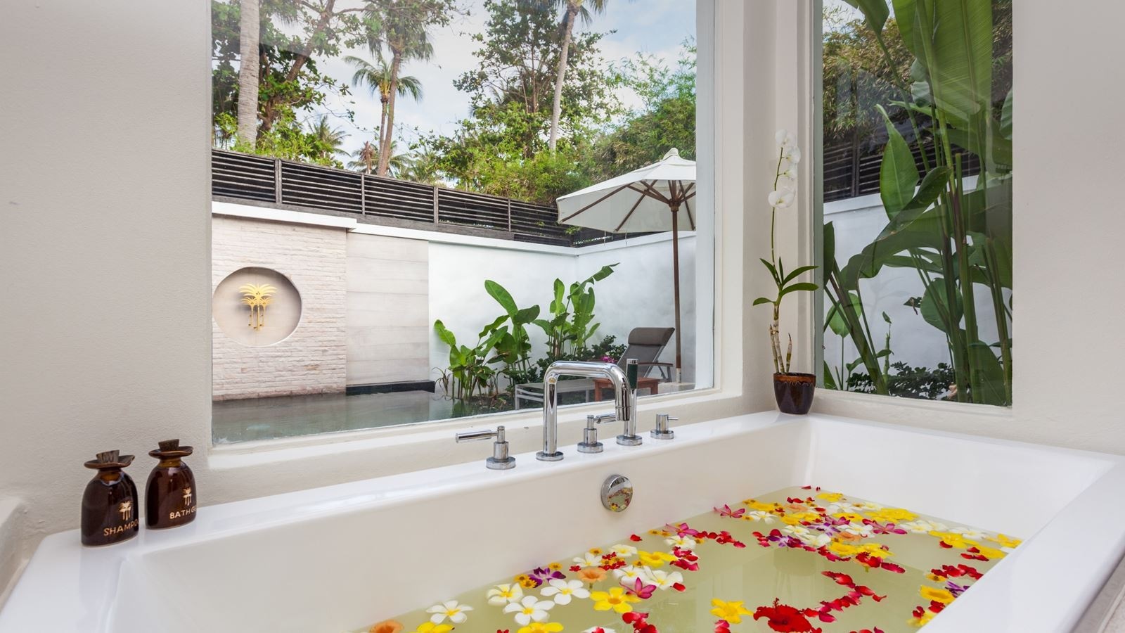 rooms-grand-deluxe-pool-villa-sea-view