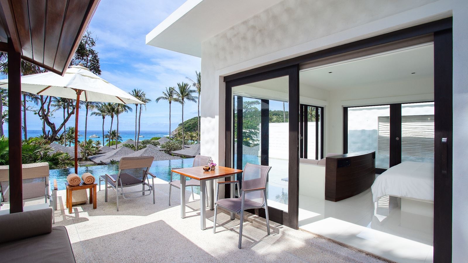 rooms-2-bedroom-grand-pool-suite