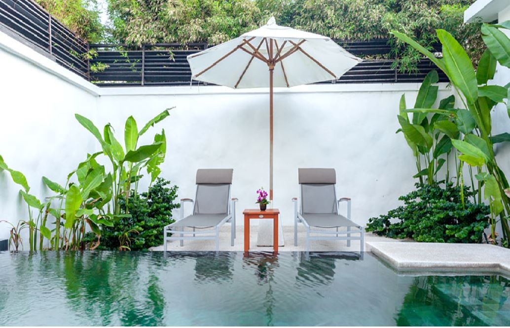 rooms-grand-deluxe-pool-villa-beachfront