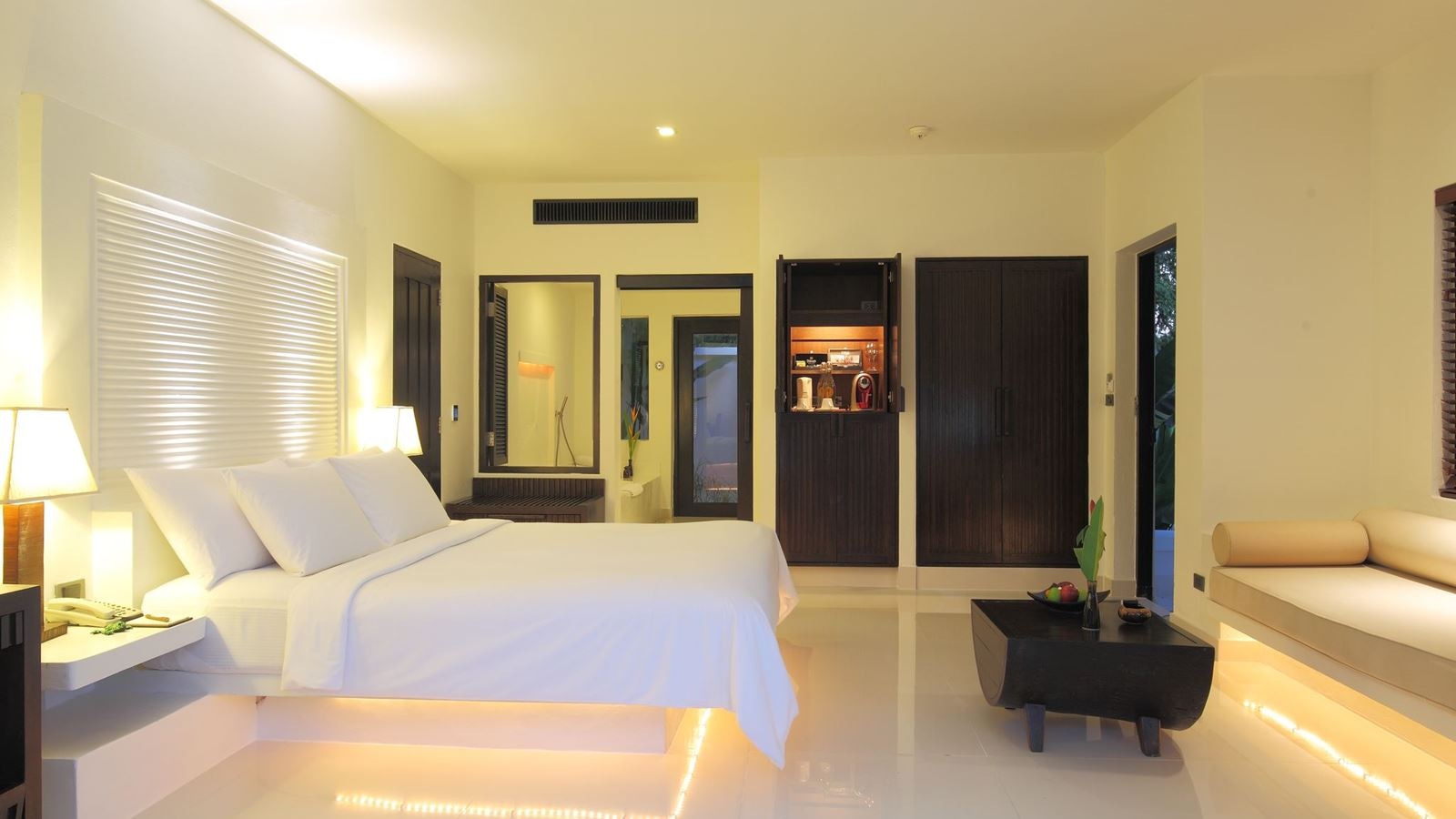 rooms-deluxe-villa-garden-view