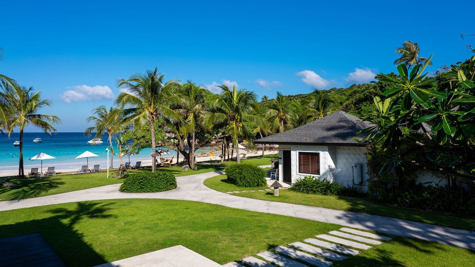 rooms-grand-deluxe-pool-villa-beachfront