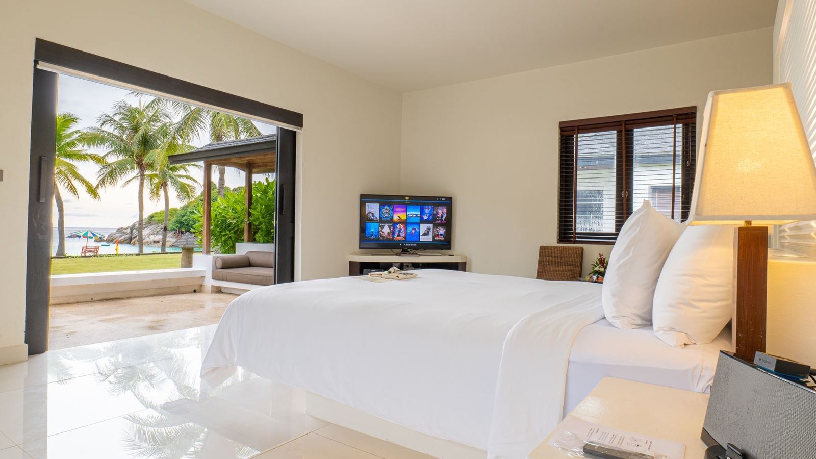 rooms-grand-deluxe-pool-villa-beachfront